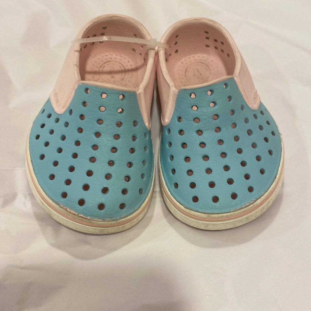 Native Miles shoes size C4